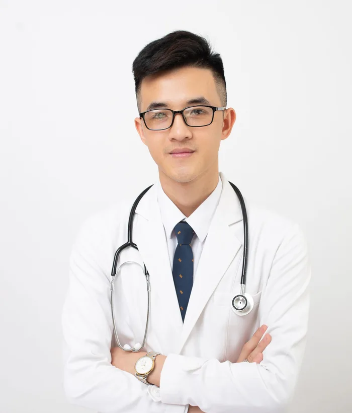 Dr. Andrés Villaseñor, oftalmólogo